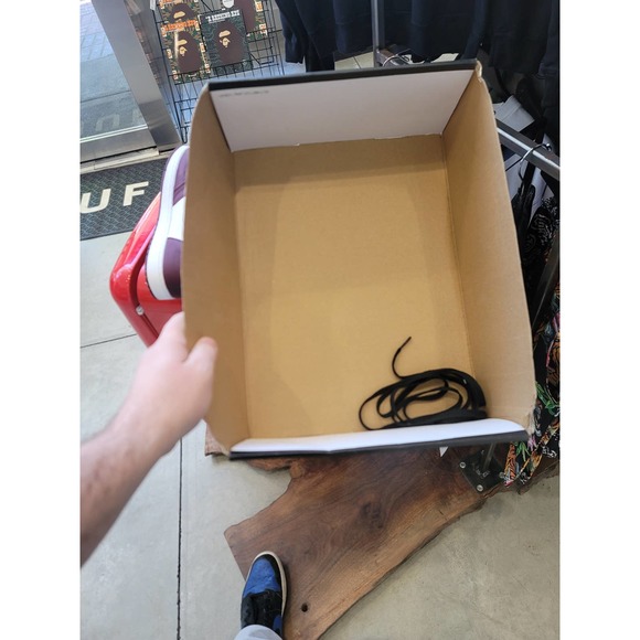 Jordan 1 bordeaux size 18 - Picture 2 of 11